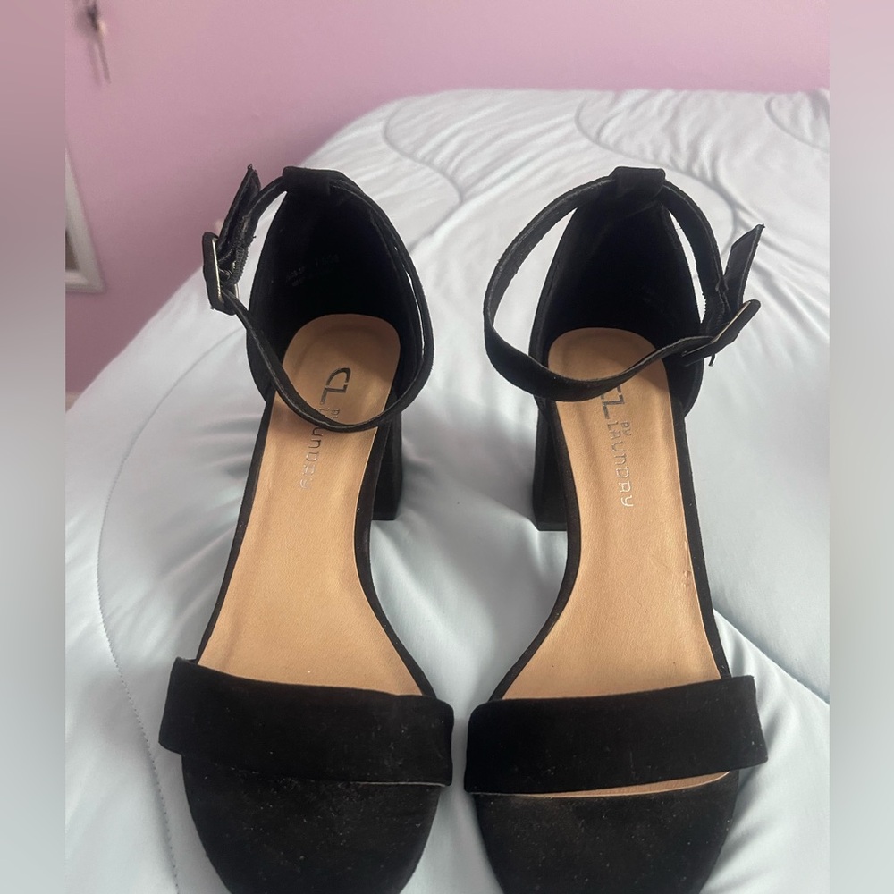 By Claunday Black color Ankle Strap
Block Short Heel Sandals Size 7 1/2 (7.5) - Picture 1 of 5